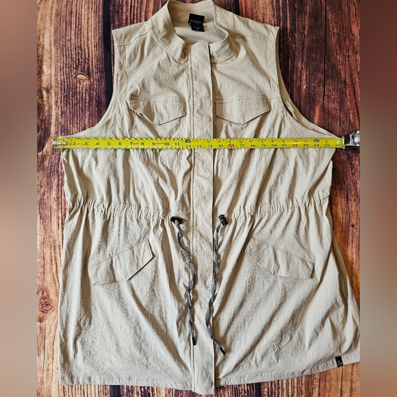 Torrid Happy Camper Plus Size 4X Ripstop Active Vest Beige Full Zip New w/ Tag - Picture 11 of 11